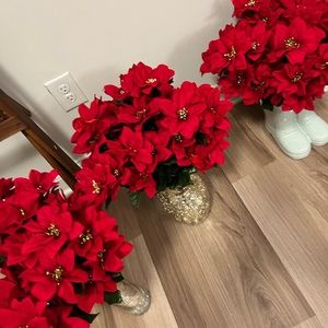 Mainstays Poinsettia Bush Pics NWT set of 6 and Gold Vase NWT